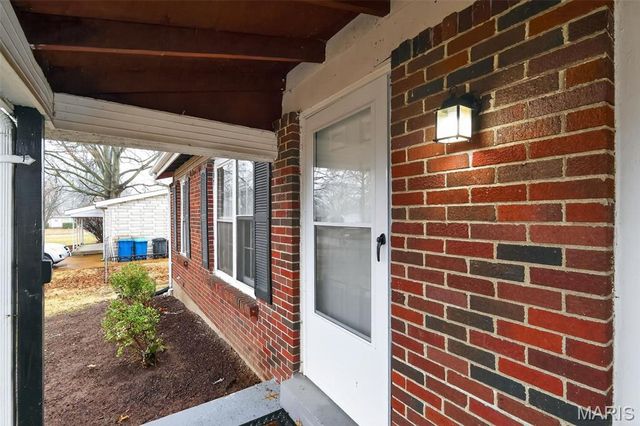 1310 Petite Drive, St Louis, MO 63138