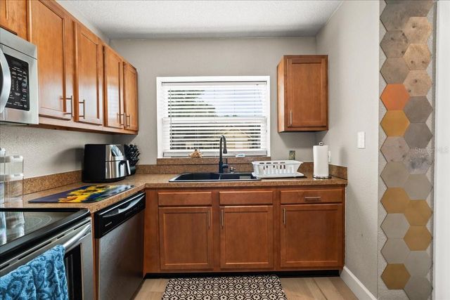 9811 SIR FREDERICK STREET, Tampa, FL 33637