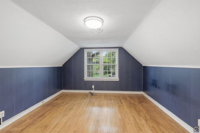 2759 SW Burlingame RD, Topeka, KS 66611