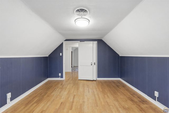 2759 SW Burlingame RD, Topeka, KS 66611