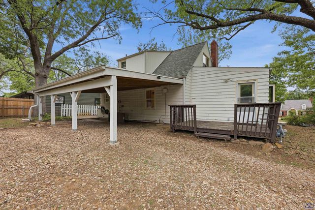 2759 SW Burlingame RD, Topeka, KS 66611