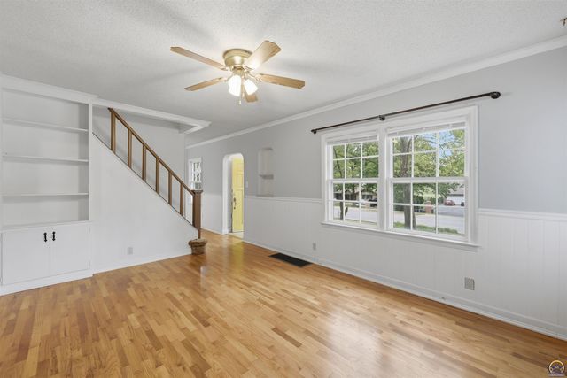 2759 SW Burlingame RD, Topeka, KS 66611