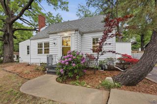 2759 SW Burlingame RD, Topeka, KS 66611