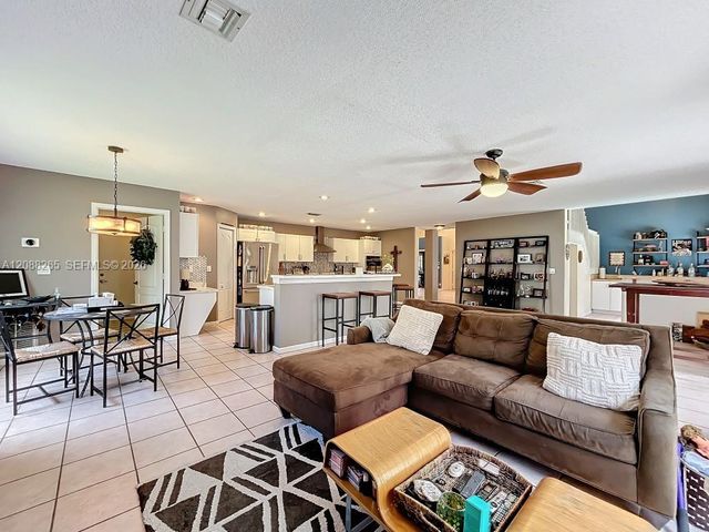 1342 NW 195th Avenue, Pembroke Pines, FL 33029
