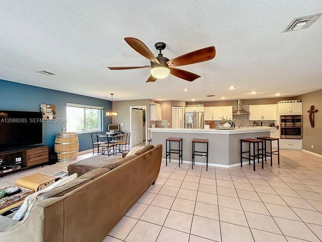 1342 NW 195th Avenue, Pembroke Pines, FL 33029