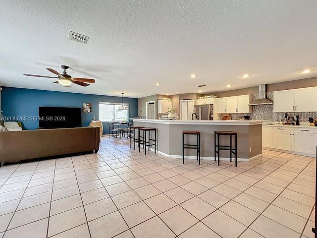 1342 NW 195th Avenue, Pembroke Pines, FL 33029