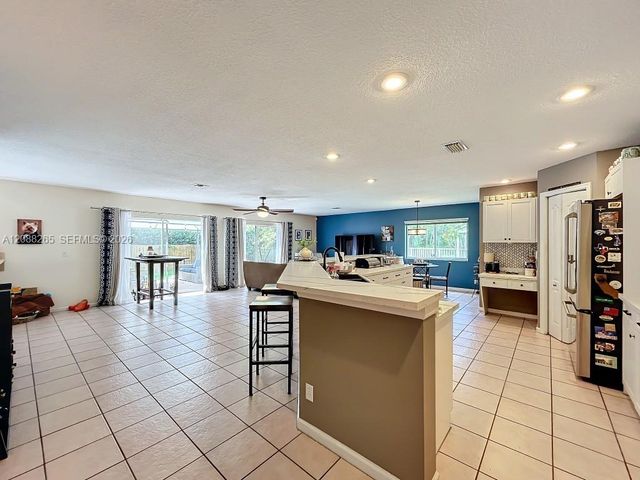 1342 NW 195th Avenue, Pembroke Pines, FL 33029