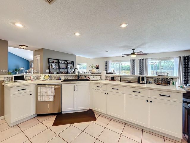1342 NW 195th Avenue, Pembroke Pines, FL 33029