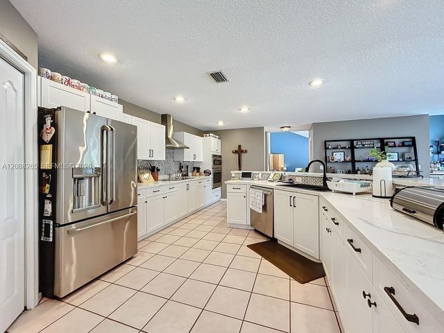 1342 NW 195th Avenue, Pembroke Pines, FL 33029