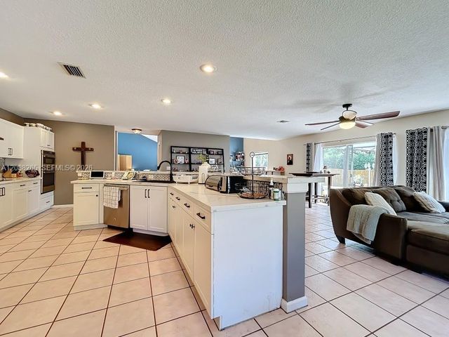 1342 NW 195th Avenue, Pembroke Pines, FL 33029