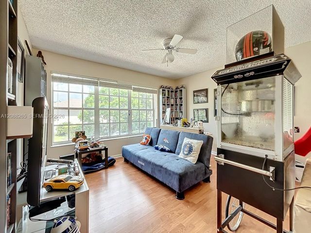 1342 NW 195th Avenue, Pembroke Pines, FL 33029