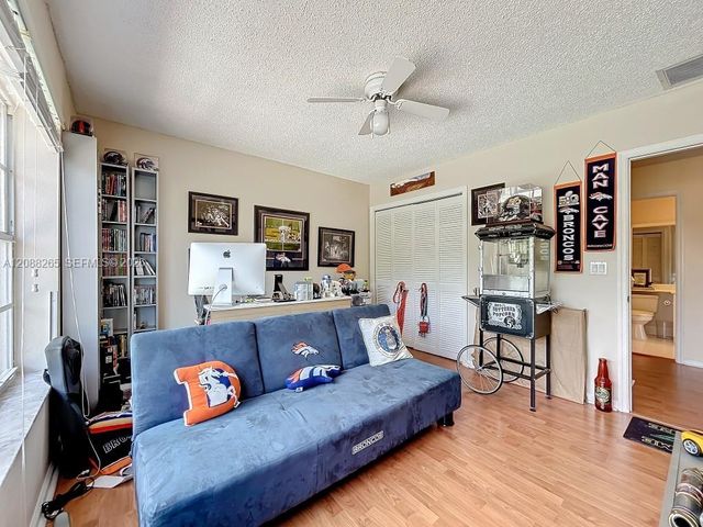 1342 NW 195th Avenue, Pembroke Pines, FL 33029