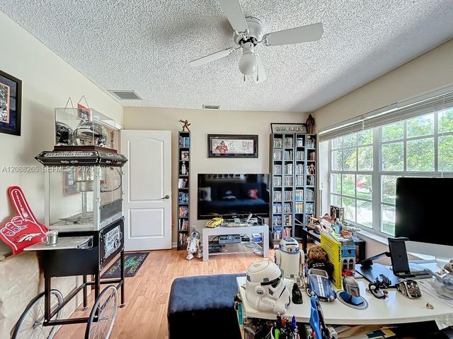 1342 NW 195th Avenue, Pembroke Pines, FL 33029