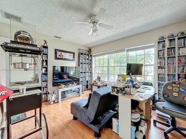 1342 NW 195th Avenue, Pembroke Pines, FL 33029