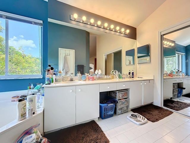 1342 NW 195th Avenue, Pembroke Pines, FL 33029