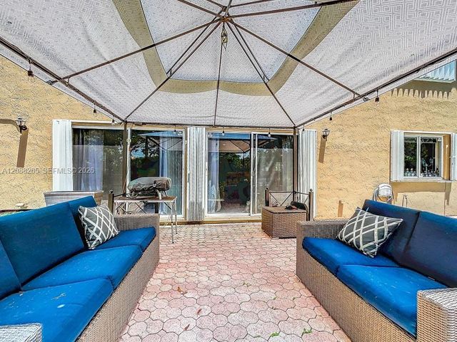 1342 NW 195th Avenue, Pembroke Pines, FL 33029