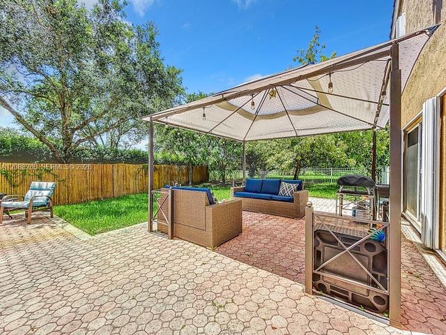 1342 NW 195th Avenue, Pembroke Pines, FL 33029