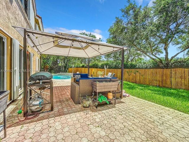1342 NW 195th Avenue, Pembroke Pines, FL 33029