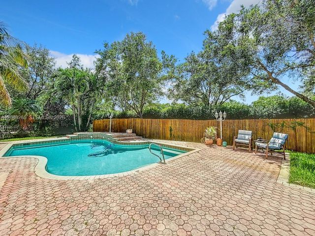 1342 NW 195th Avenue, Pembroke Pines, FL 33029