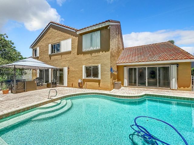 1342 NW 195th Avenue, Pembroke Pines, FL 33029