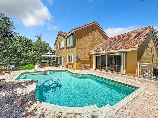 1342 NW 195th Avenue, Pembroke Pines, FL 33029