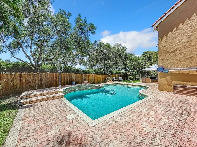 1342 NW 195th Avenue, Pembroke Pines, FL 33029