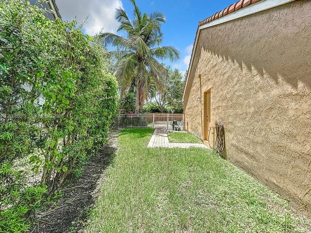 1342 NW 195th Avenue, Pembroke Pines, FL 33029