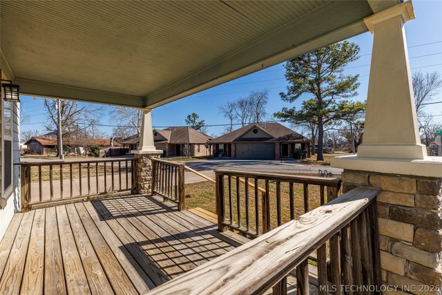 614 E 5th Street, Claremore, OK 74017