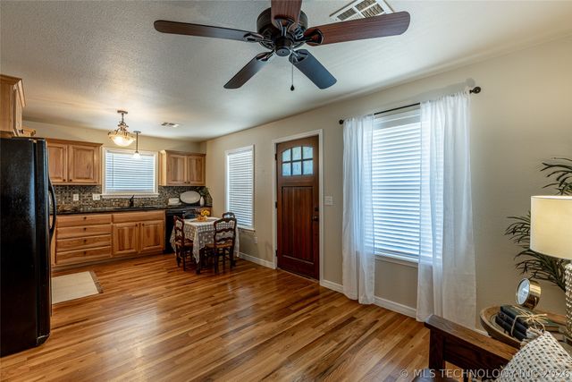 614 E 5th Street, Claremore, OK 74017