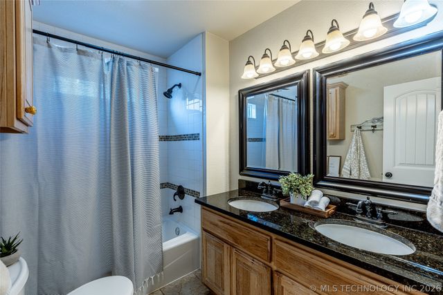 614 E 5th Street, Claremore, OK 74017