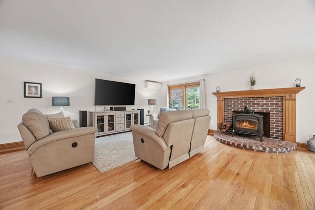 83 Micajah Pond Rd, Plymouth, MA 02360