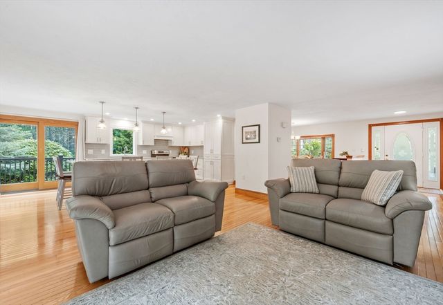 83 Micajah Pond Rd, Plymouth, MA 02360