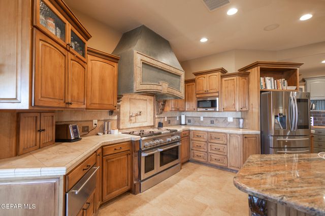 1119 CALLE PARQUE Drive, El Paso, TX 79912