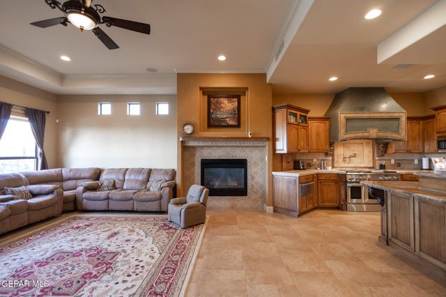 1119 CALLE PARQUE Drive, El Paso, TX 79912