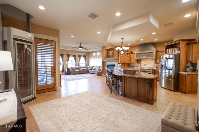 1119 CALLE PARQUE Drive, El Paso, TX 79912