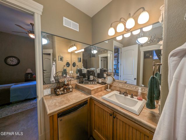 1119 CALLE PARQUE Drive, El Paso, TX 79912