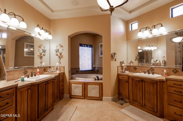 1119 CALLE PARQUE Drive, El Paso, TX 79912