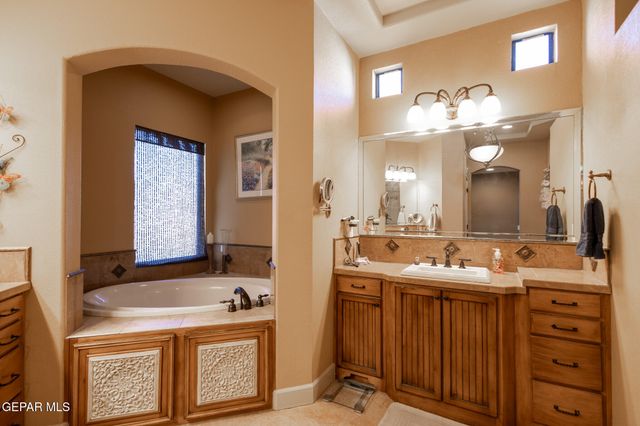 1119 CALLE PARQUE Drive, El Paso, TX 79912