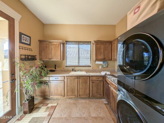 1119 CALLE PARQUE Drive, El Paso, TX 79912