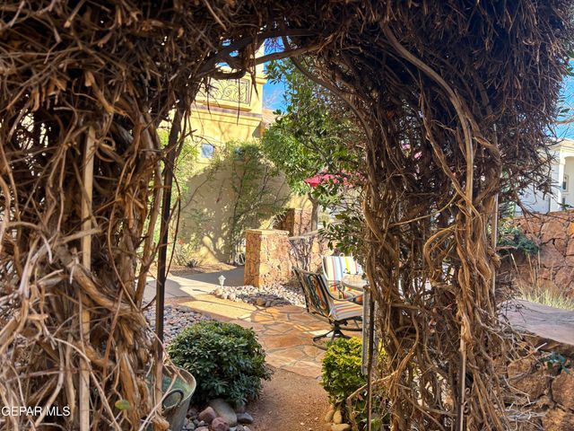 1119 CALLE PARQUE Drive, El Paso, TX 79912