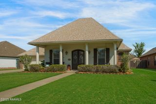305 Southlake Circle, Youngsville, LA 70592