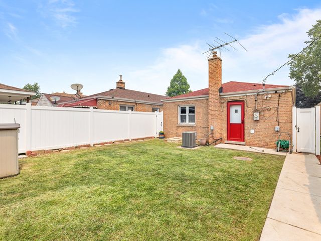 9546 S Emerald Avenue, Chicago, IL 60628
