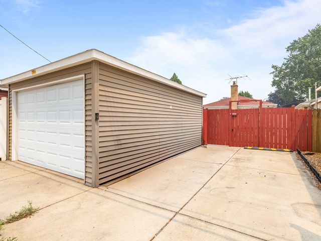9546 S Emerald Avenue, Chicago, IL 60628