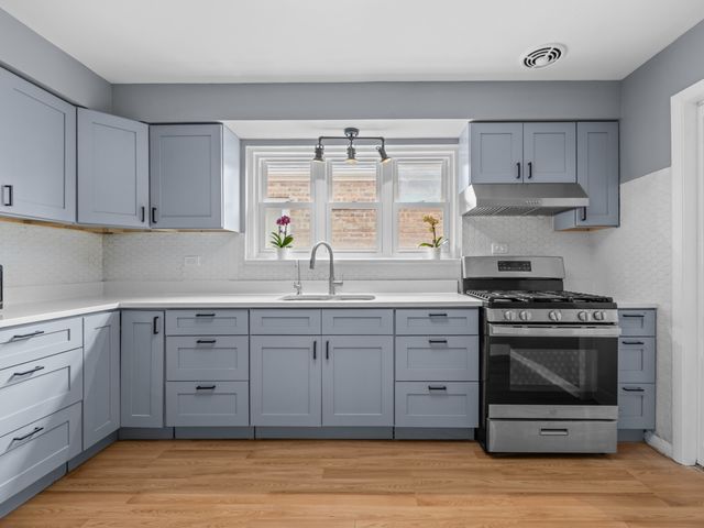 9546 S Emerald Avenue, Chicago, IL 60628