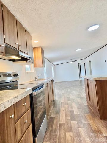 44 Howard Norton Drive, Hiddenite, NC 28636