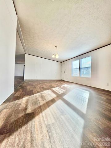 44 Howard Norton Drive, Hiddenite, NC 28636