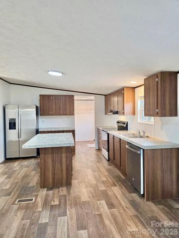 44 Howard Norton Drive, Hiddenite, NC 28636