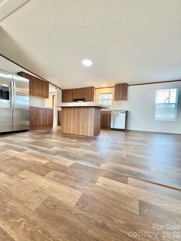 44 Howard Norton Drive, Hiddenite, NC 28636