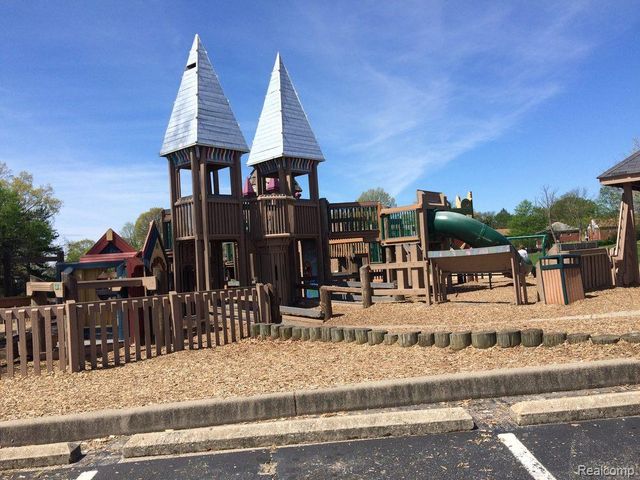 1 Kensington Boulevard, Pleasant Ridge, MI 48069