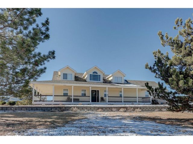 895 Antelope Dr W, Bennett, CO 80102